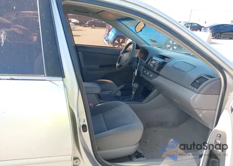 2005 Toyota Camry Le z USA, uszkodzony, nr VIN 4T1BE32K55U404868